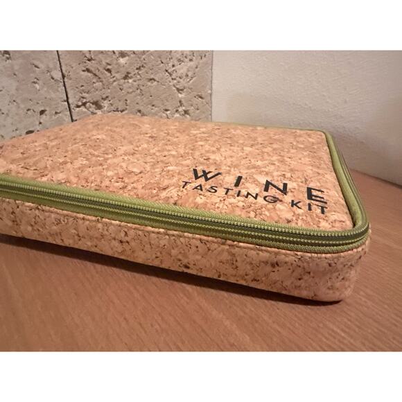 New Wine Tasting Kit, Cork, Corkscrew, Wine Bags & Notepad Gift Fun Oenophilia - Picture 4 of 8
